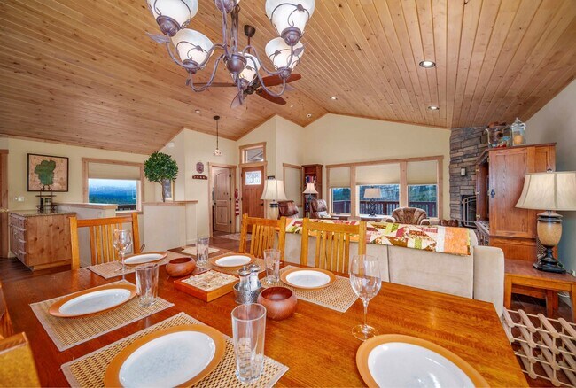 Building Photo - 985 Forest Mountain Dr