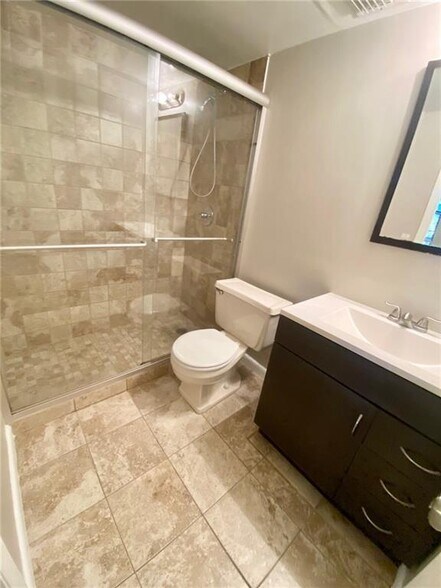 Building Photo - 10585 Royal Palm Blvd