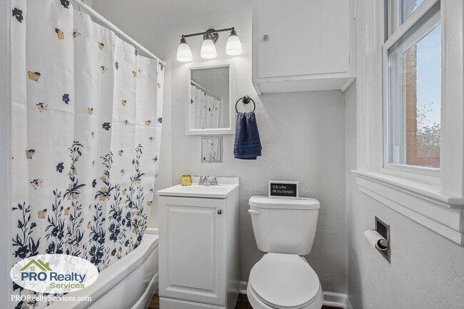 Building Photo - 4 Bedroom Home **50% off January's Rent with a January 2026 Move In**