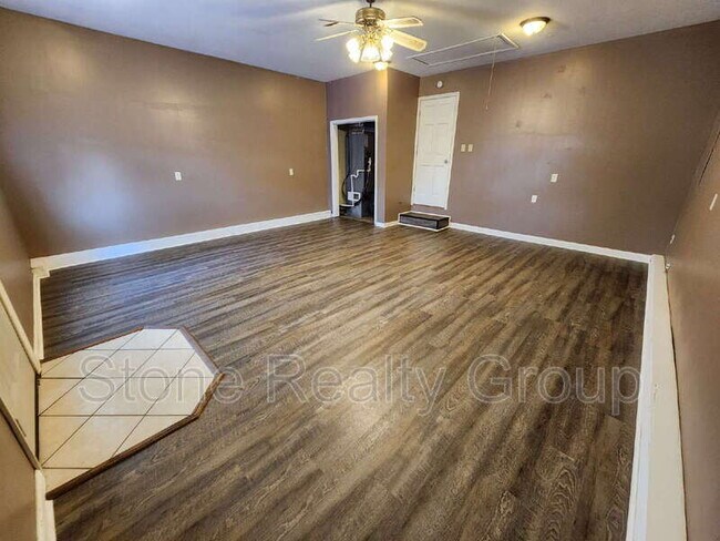 Building Photo - 823 S 19th St