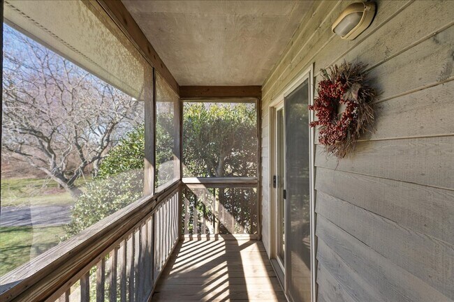 Building Photo - Yearly Rental: Convenient Location: 3-Bedroom, 2-Bath Condo in The Plantations, Lewes. $1,995/mon...