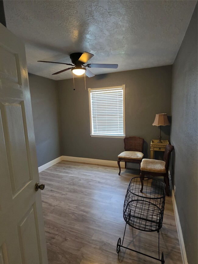 Building Photo - 9330 Chesterfield Dr