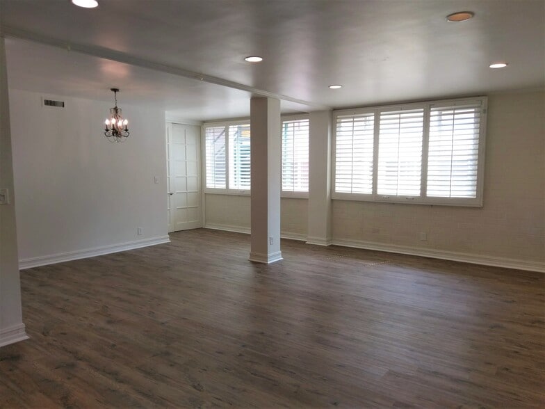 Living Room - 540 Kelton Ave