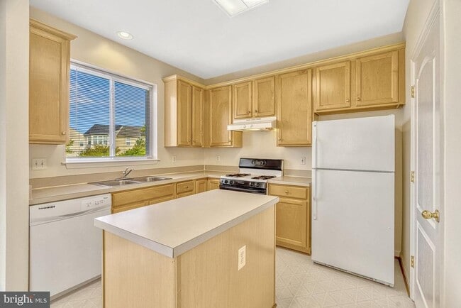 Building Photo - 13051 Park Crescent Cir