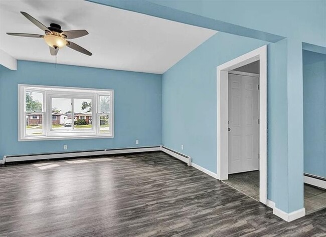 Building Photo - ELEGANT MARTIN HOME