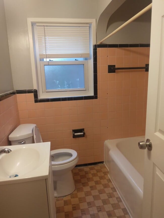 Building Photo - 19356 Westmoreland- 3 BED & 1.5 BATH FOR RENT