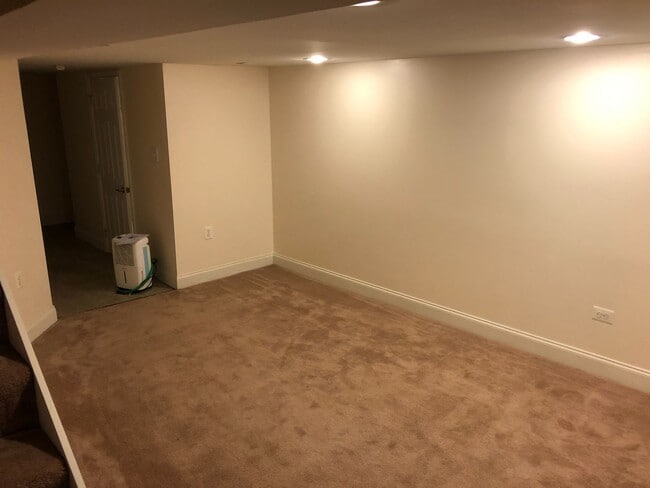 Building Photo - *COMING SOON* Beautiful, Spacious Townhome...