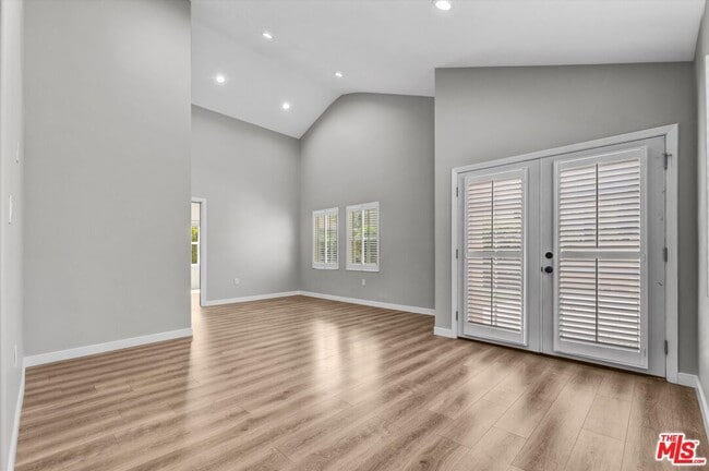 Building Photo - 13964 La Maida St