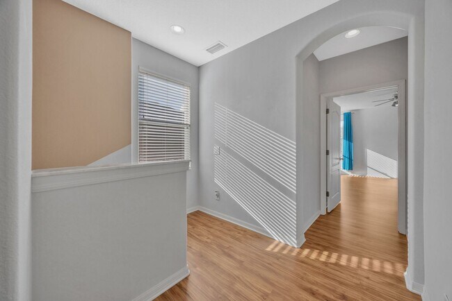Building Photo - 10414 Tulip Field Way