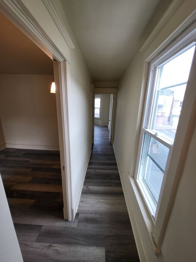 Building Photo - 3 Bedroom / 1 Bathroom in Tamaqua !