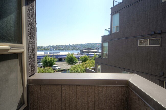 Building Photo - South Lake Union / Queen Anne Condo at The...