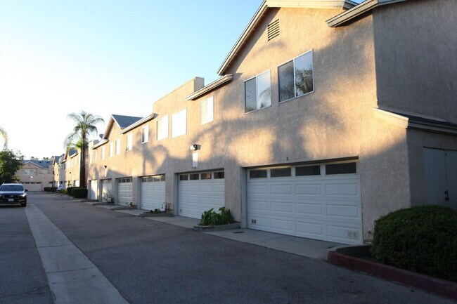 Building Photo - 11068 Sharp Ave