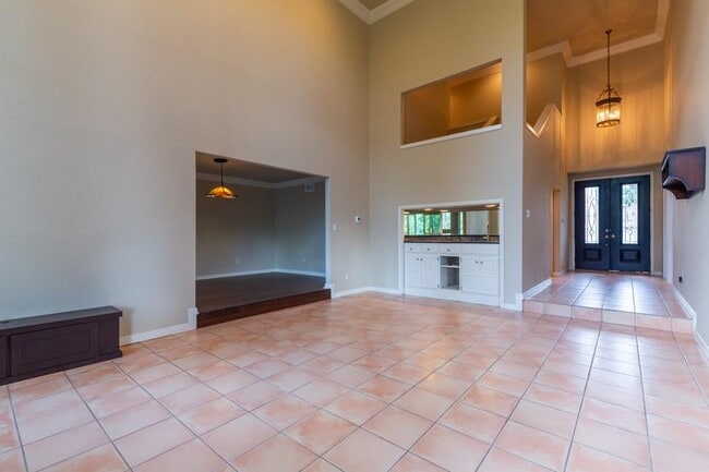 Building Photo - 10907 Legends Ln