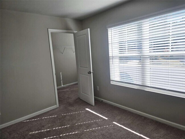 Building Photo - 213 N Fortune Way