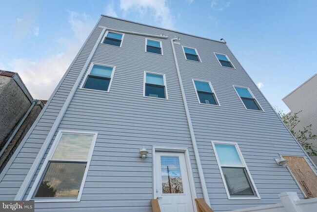 Building Photo - 2537 N Howard St