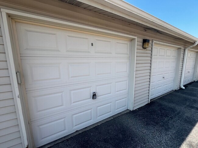 Building Photo - 1524 W Sand Bar Ct