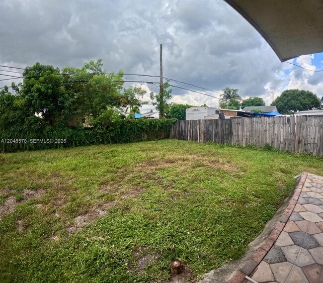 Building Photo - 5720 SW 38th Ct
