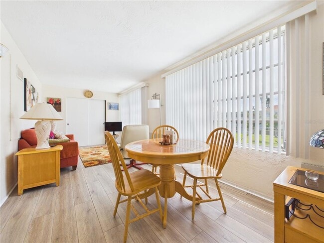Building Photo - 2462 Brazilia Dr