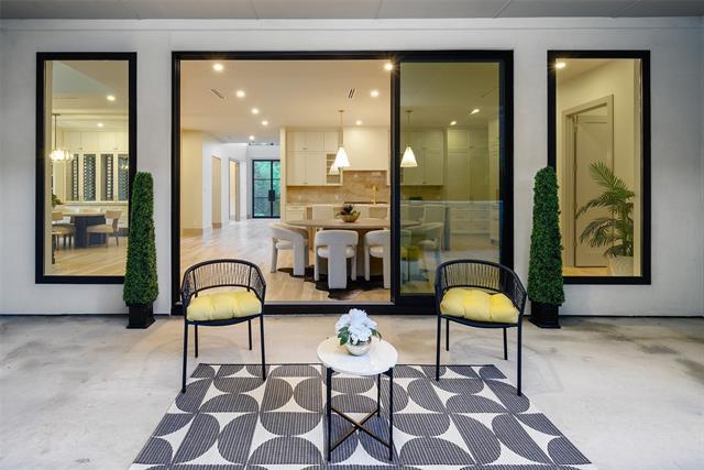 Building Photo - 6984 Santa Barbara Dr