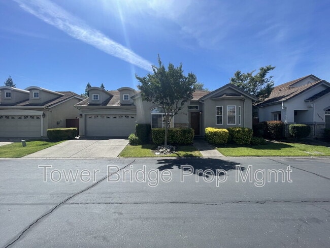 Building Photo - 12040 Gold Pointe Ln