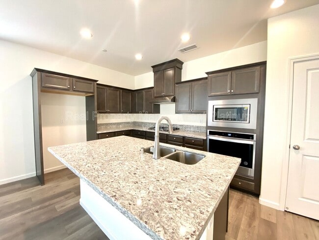 Building Photo - 4137 Beverly Ave