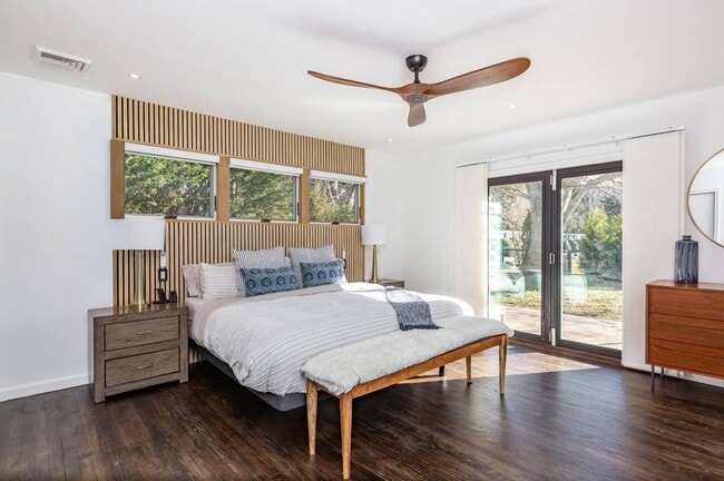 Building Photo - 89 Pantigo Rd