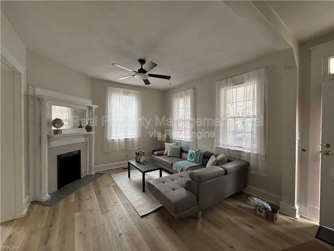 Building Photo - 1020 23rd St