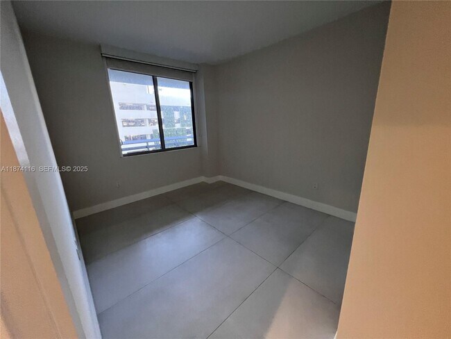 Building Photo - 16385 Biscayne Blvd