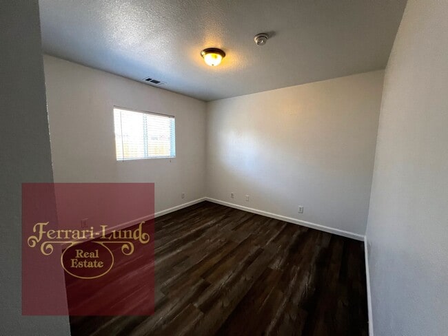 Building Photo - Beautifully renovated tiny home in Sparks ...