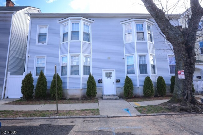 Building Photo - 290 21st St