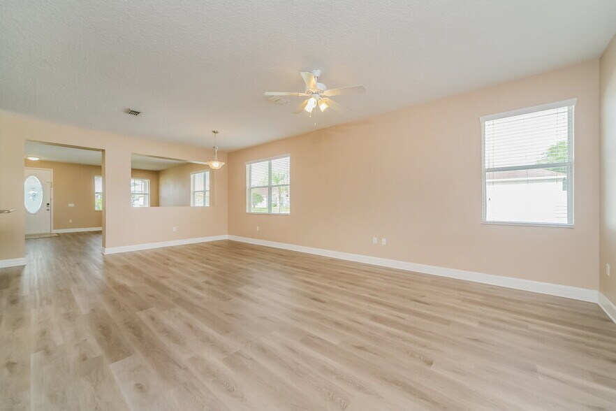 Building Photo - 2057 Bearing Ln