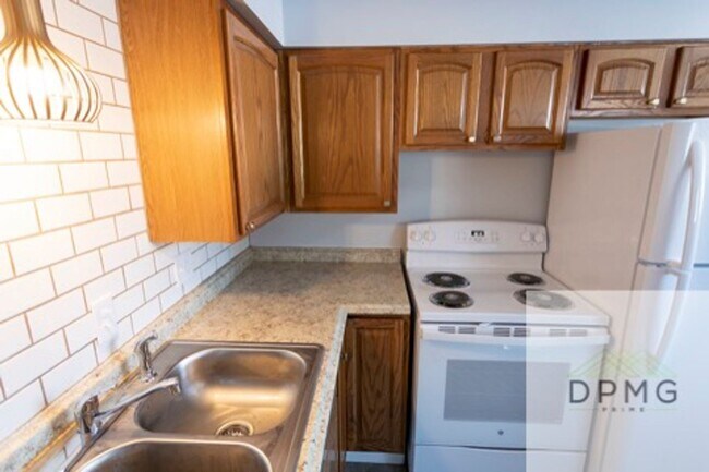Building Photo - 2917 Harwick Dr