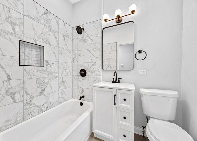 Building Photo - 915 W Newport Ave