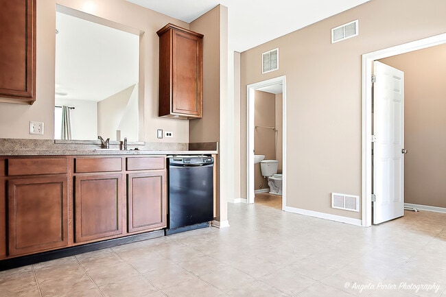 Building Photo - 2067 Concord Dr