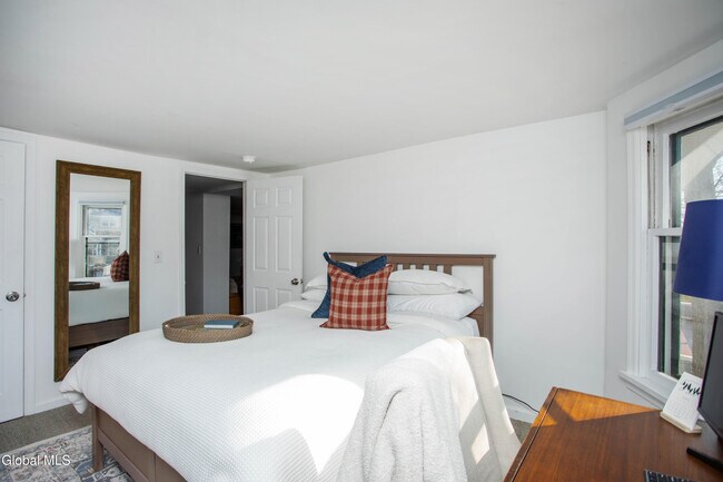 Building Photo - 590 N Broadway