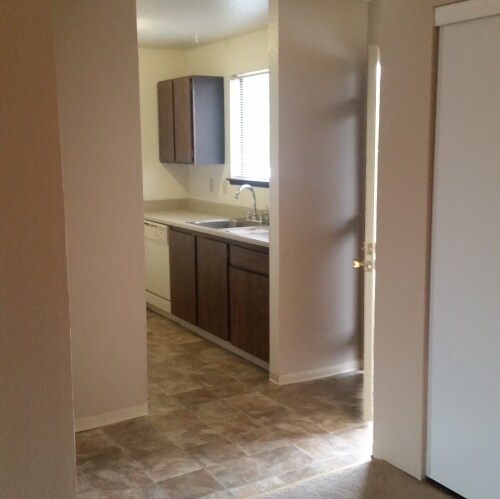Building Photo - Willow Glen Apartments - 1 bedroom