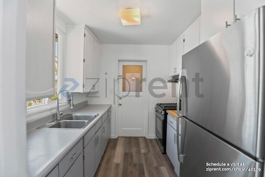Building Photo - 1257 77th Ave