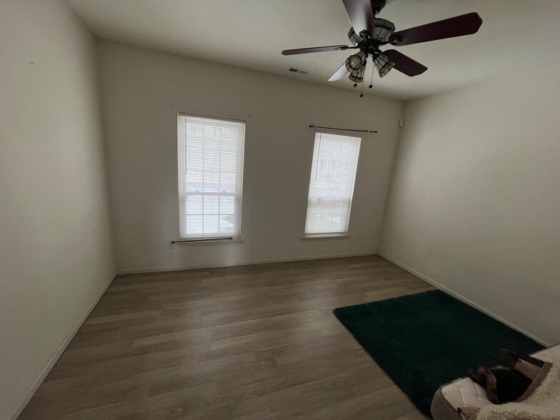 Building Photo - 82 Windingbrook Rd