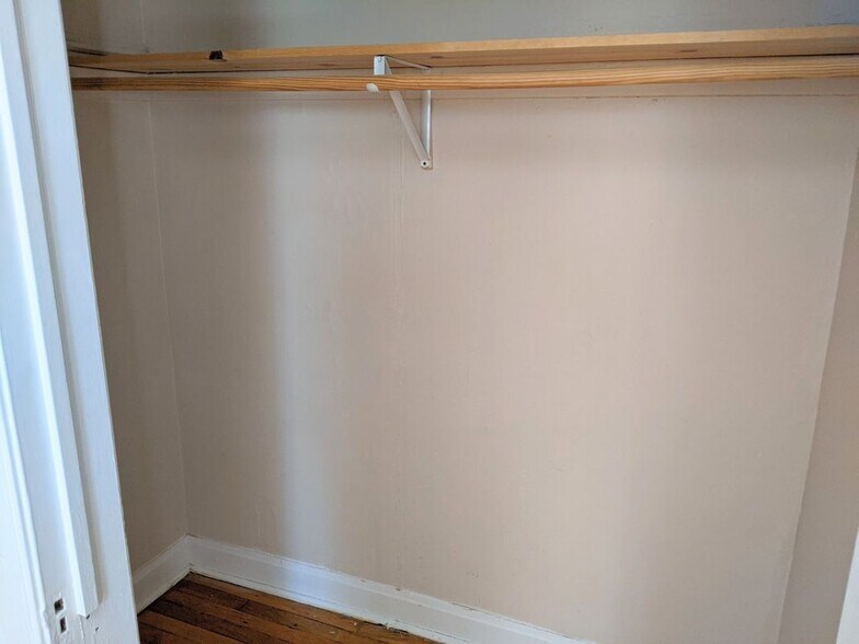 Building Photo - 905 Elmwood Ave