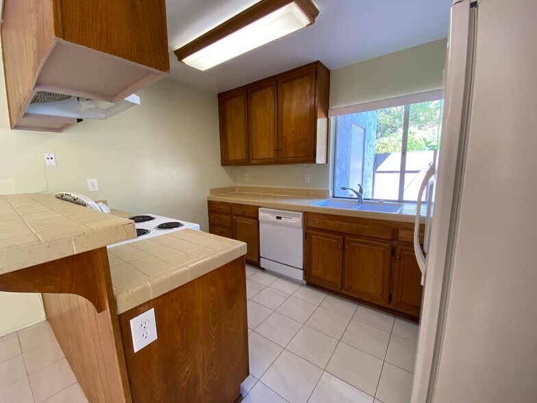 Kitchen - 9546 Easter Way