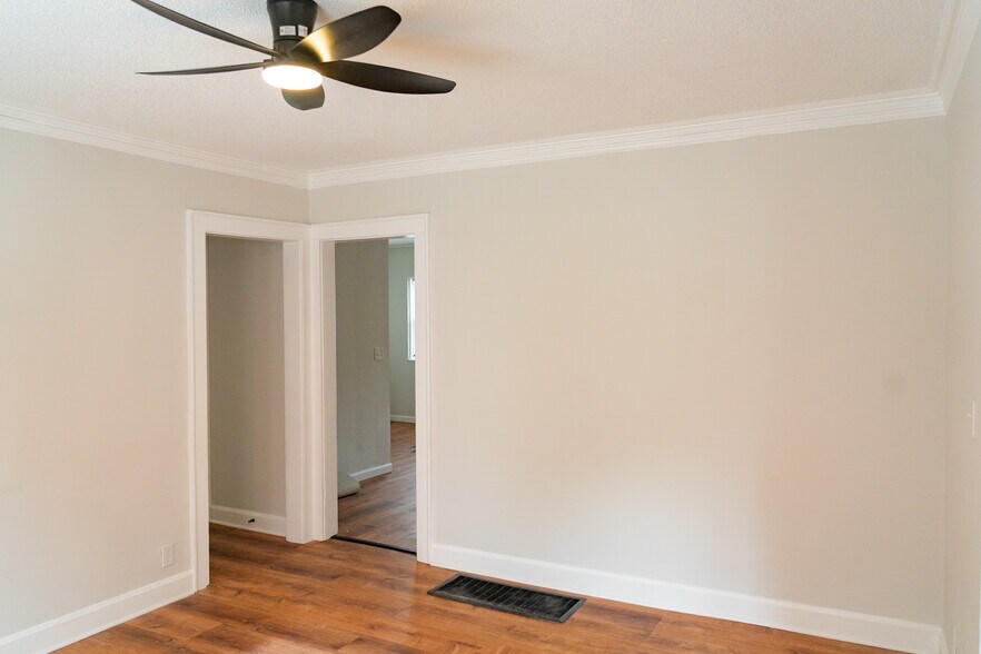 Building Photo - 5536 Paseo Blvd