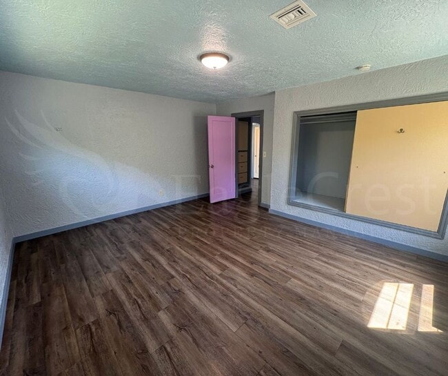 Building Photo - Two Bedroom House with Bonus Room Located ...