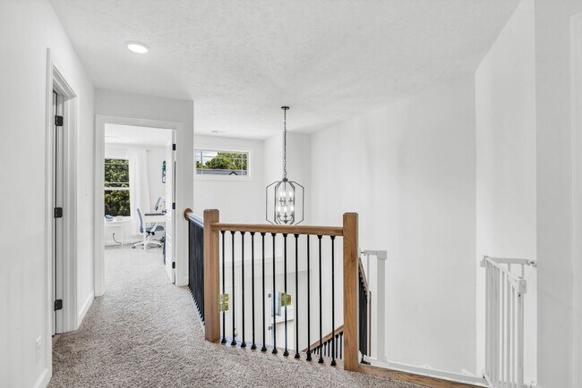 Building Photo - Pet Friendly Three Bedroom!