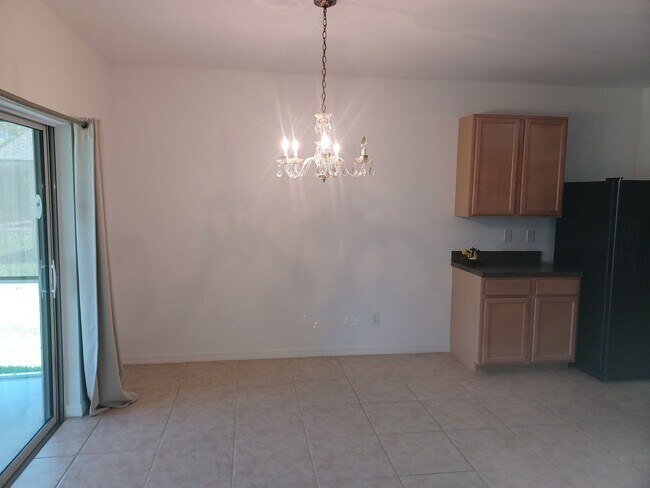 Building Photo - 2301 SW 38th Terrace