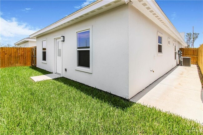 Building Photo - 27 South Dr