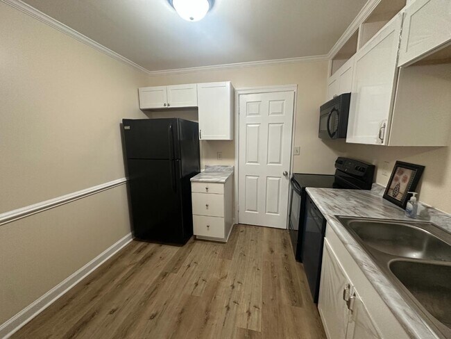 Building Photo - 2821 Tully Square