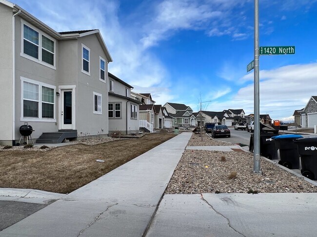 Building Photo - 1415 3500 W