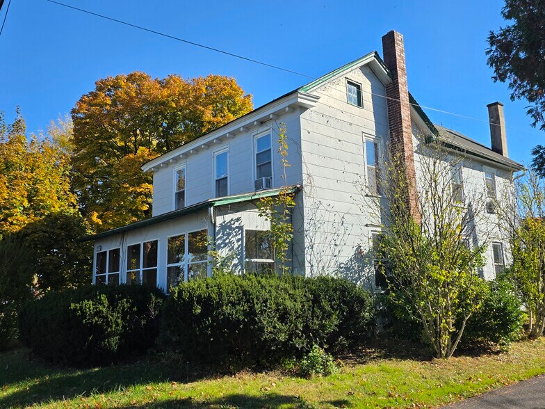 Building Photo - 2215 N Main St