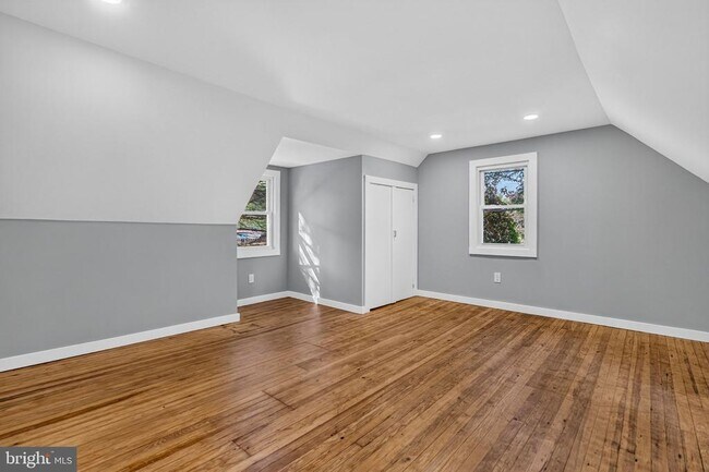 Building Photo - 109 White Horse Rd E