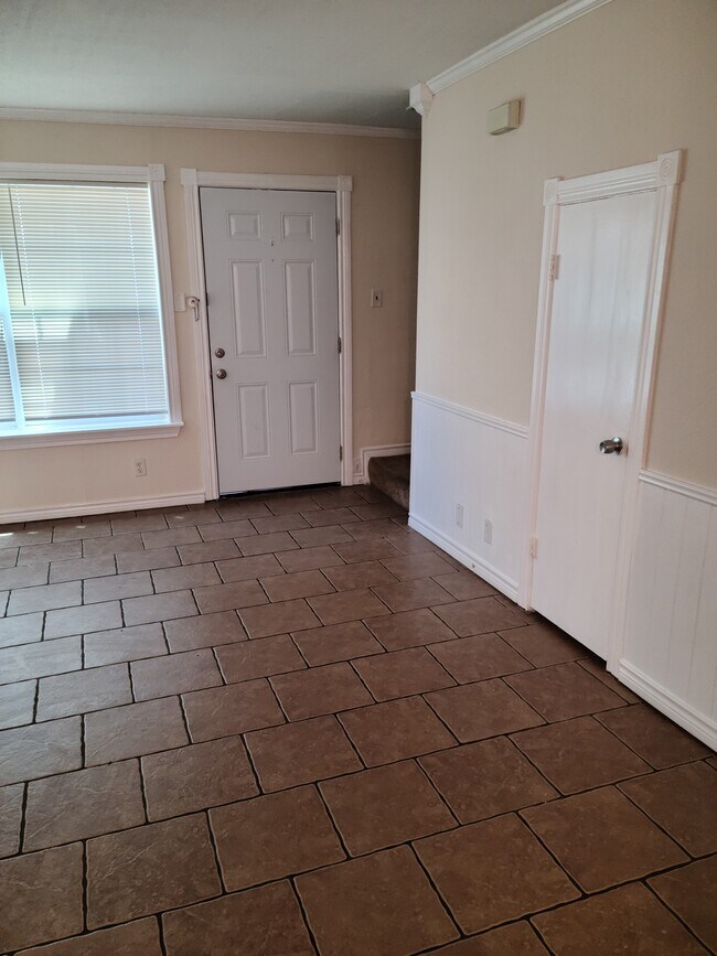 Building Photo - 4101 Flory St